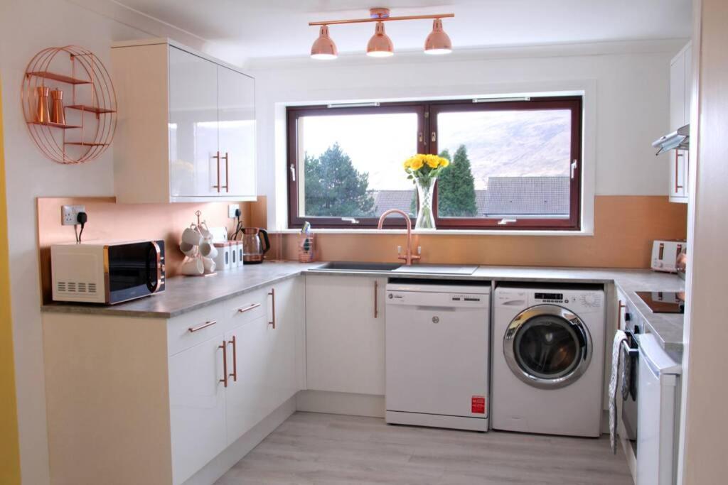 Premium Ground Floor Apartment, Near Fort William Town Centre Экстерьер фото